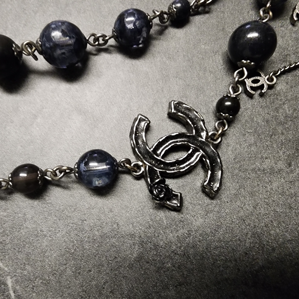 CHANEL Elegant Silver and Blue Beaded Necklace - Picture 2 of 5